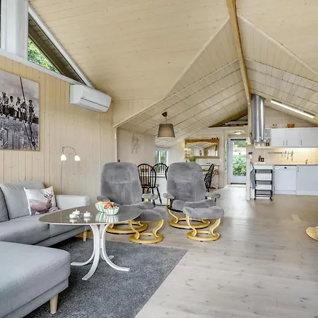 Holiday home 3 Bedroom Cozy In *