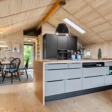 3 Bedroom Cozy In *